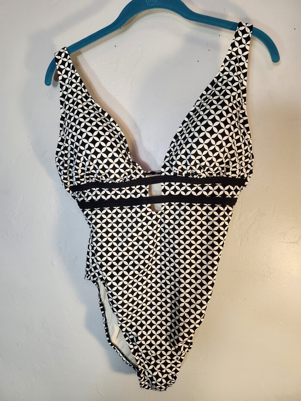 Upstream Black & White Geometric Slimming One-Piece Swimsuit